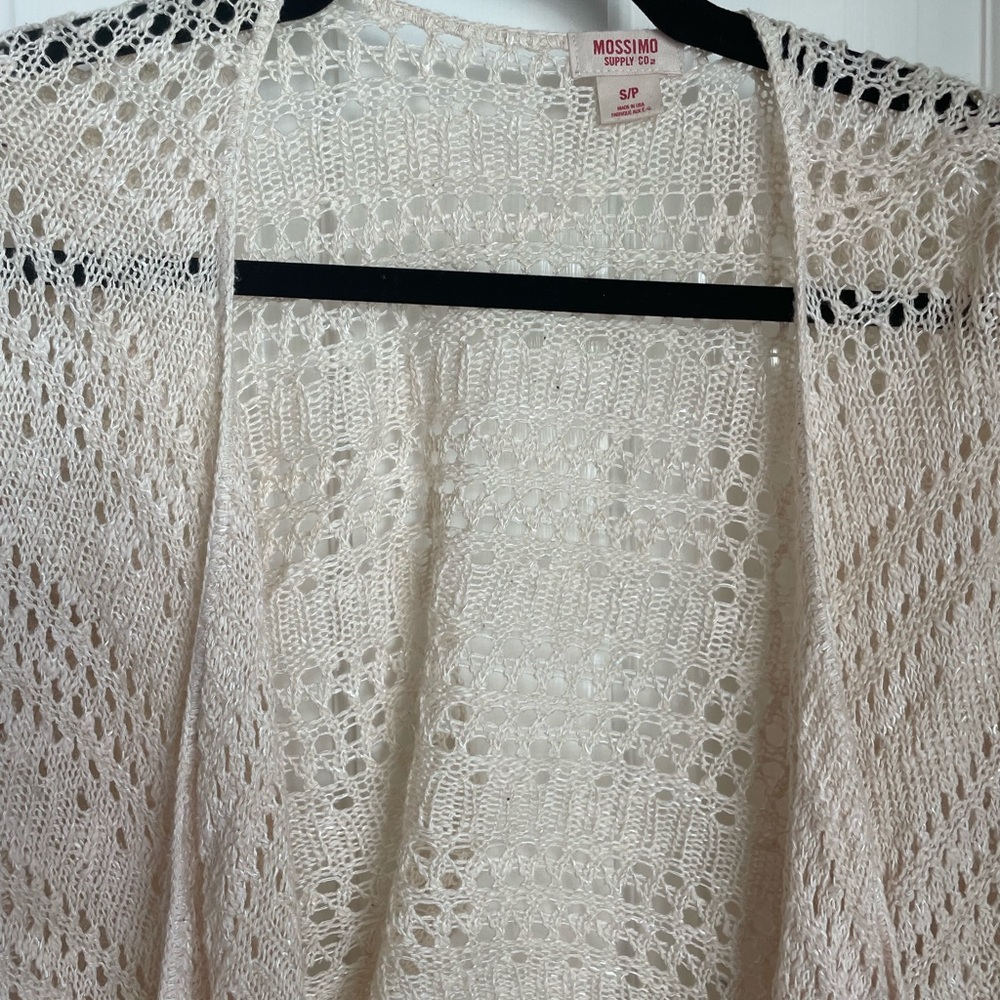 Pretty yarn type cardigan sweater with whole design - Picture 2 of 3